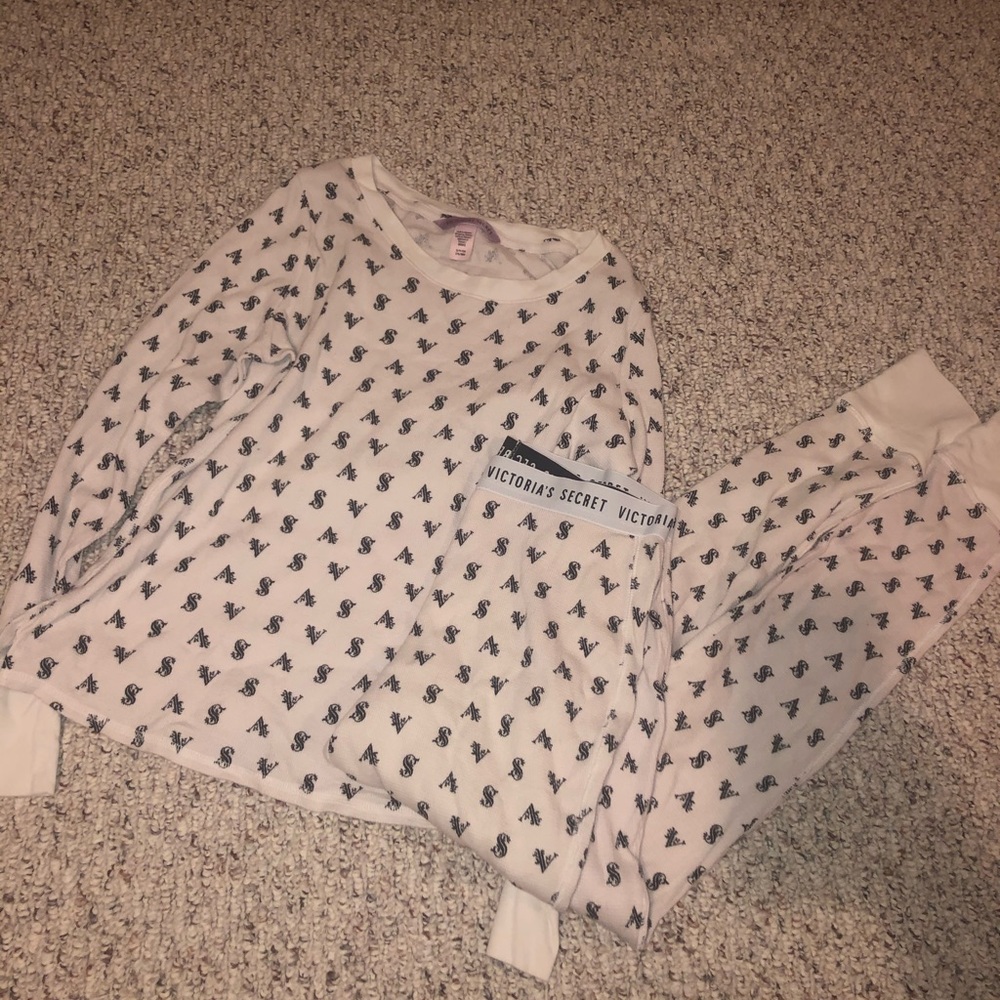 VS thermal pajama set never worn size XS